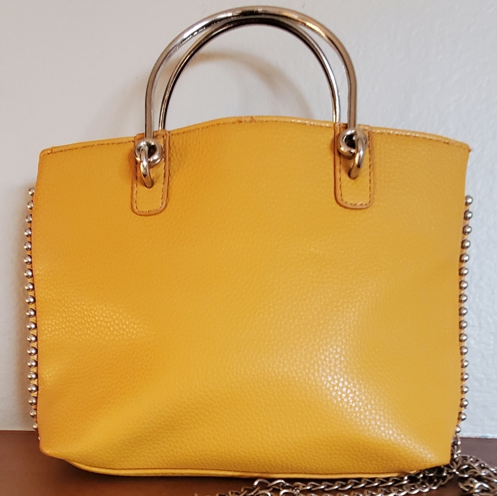 Handbags - Picture 5 of 8